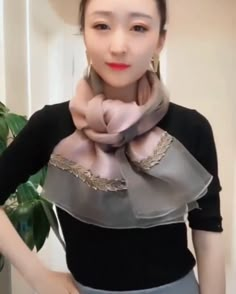 Интересые идеи видео Ways To Tie Scarves, Ways To Wear A Scarf, How To Wear Scarves, Scarf Knots, Diy Scarf, Scarf Tying, Diy Fashion, Fashion Outfits, Fashion Tips