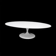 Tavolo Tulip tondo, Eero Saarinen, 1956. Base in fusione di ... Tavolo Tulip tondo, Eero Saarinen, 1956. Base in fusione di ...