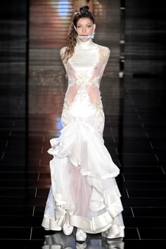 Samuel Cirnansck Kicks Off Sao Paulo Fashion Week With Brides In Bondage Samuel Cirnansck Kicks Off Sao Paulo Fashion Week With Brides In Bondage