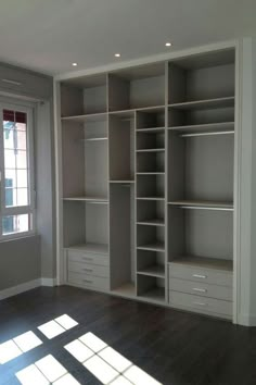 Roupeiro Wardrobe Design Bedroom, Master Bedroom Closet, Bedroom Wardrobe, Wardrobe Closet, Bedroom Design, Decor Room, Wardrobe Interior Design Shelves, Cubords Ideas Bedroom