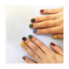 peep green on this multi colored mani Matte Nails, Gel Nails, Acrylic Nails, Nail Polish, Acrylic Designs, Christmas Manicure, Nagel Gel, Nail Decorations