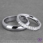 Blanco Y Amarillo Oro 0.25 Quilates Diamante Negro Wishbone en forma de la mitad de la Eternidad Anillo
