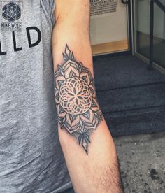 i m barbara swingaling a female tattoo artist who works in i m barbara swingaling a female tattoo artist who works in