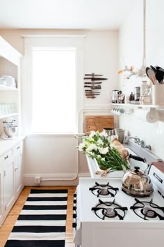 Alaina Kaczmarski\'s Lincoln Park Apartment Tour | Apartments ... Alaina Kaczmarski\'s Lincoln Park Apartment Tour | Apartments ...