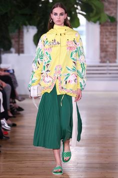 Valentino #VogueRussia #resort #springsummer2018 #Valentino #VogueCollections