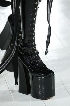 13 bästa bilderna på coola skor i 2020 | Skor, Platåskor, Kläder Marc Jacobs Kiki Platform Buckle Boot 170mm In Black