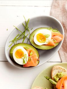 De 10+ beste afbeeldingen van Eitje erbij? in 2020 Avocado met ei gerookt op de barbecue BBQ NL
