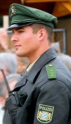 Männer in uniform kennenlernen