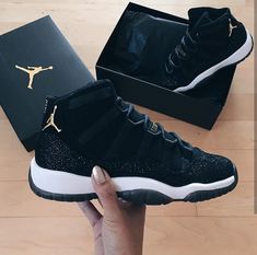 Air Jordan Retro Heiress XI's in black & gold with glitter/ in schwarz gold und Glitzer // Foto: genevievechanel |Instagram Nike Shoes Jordans, Retro Jordans, Jordans Sneakers