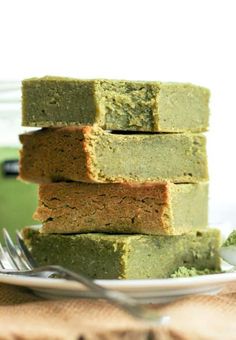 Healthy Matcha Green Tea Blondies (sugar free, high fiber, gluten free, vegan) - Healthy Dessert Recipes at Desserts with Benefits Matcha Brownies