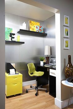 This Is From A S Room But Would Be Great Idea For Craft Gostei Da Combinação De Prata Nas Paredes Preto Branco E Madeira Clara No Chão