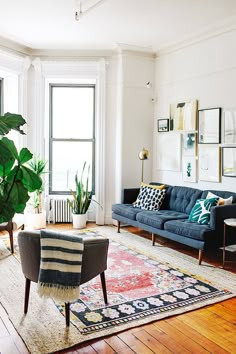 A lovely, laid-back home in Brooklyn Dreamy Living Room, Modern Bohemian Living Room, Living Room Design Modern, Living Room Designs, Modern Decor, Bohemian Bedroom, Modern Wall, Modern House, Dream Living