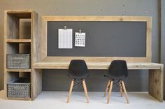 Toffe speeltafel van steigerhout in combinatie met een magnetisch krijtbord. Child's Room, Kids Workspace, Modern Kids Room, Kids Room Design, Bureaus, Kids Room, Kids Bedroom