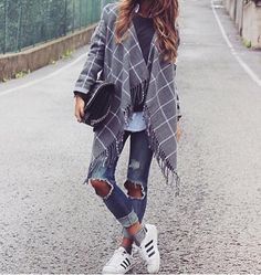 59 melhores ideias sobre Tenis | Looks, Looks com tenis e Sapato Salto Prada Nude e Preto | Brechó de luxo prettynew