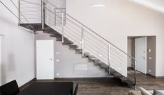 Le migliori 34 immagini su Scale | Progettazione scale Mensola portaoggetti con gradino piani Understairs Scaffale