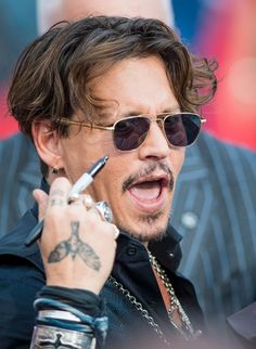 Johnny Depp Photos - Actor Johnny Depp arrives for the world premiere of Disney movie "Pirates of the Caribbean: Dead Men Tell No Tales" in Shanghai on May 11, 2017. / AFP PHOTO / Johannes EISELE - 'Pirates of the Caribbean: Dead Men Tell No Tales' Shanghai Premiere Jhonny Deep, Captain Jack Sparrow, Pirates Of The Caribbean, In Hollywood, Christopher, Actors & Actresses, Rocker