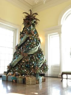 285 best o christmas tree images on pinterest in 2018 christmas big christmas tree ornaments