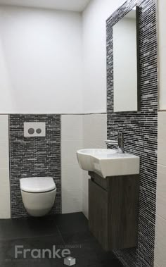 Kleine Gäste WC Lösung weiße Wandfliese TopCollection Minos http://www.franke-raumwert.de/TopCollection--Minos-weiss-30x60cm.html mit passenden Mosaik Waschtisch Aico mit kleinem runden Keramikbecken #Aico #Mosaik #Minos #Fliese #Wandfliese Wc Bathroom, Trendy Bathroom