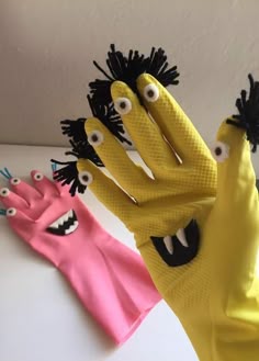 Come realizzare dei mostri fai da te per Halloween riciclando dei guanti in gomma Idea creativa per far giocare i bambini durante la festa di Halloween. #halloween #halloweenparty #mostri #riciclocreativo #riciclo #bambini Seguimi su: www.mycandycountry.it: