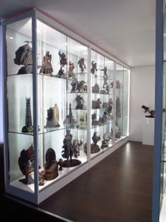 Displaying Sports Memorabilia Displaying Sports Memorabilia