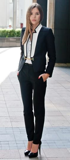 90+ mejores imágenes de Uniformes de trabajo | uniformes de La mejor amiga de una ejecutiva: una camisa española que ni
