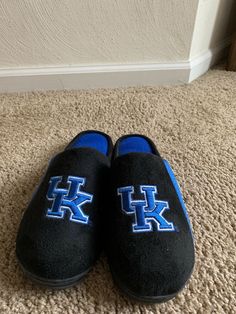 marvel slippers in box sizes 6-10 Captain America