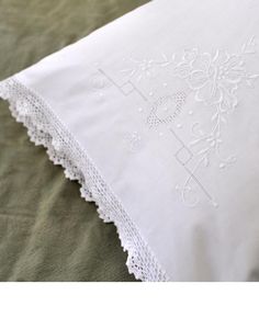 Rosas patrón Toalla con nombre bordado decorado 50 x 100 cm klöppelspitze