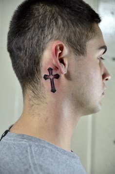Tatuajes De Cruz En El Cuello