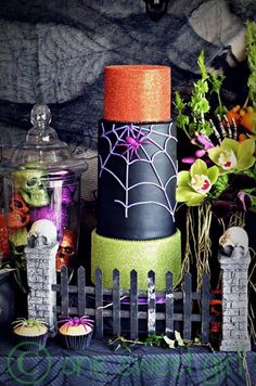 halloween party cake wwwspaceshipsandlaserbeamscom