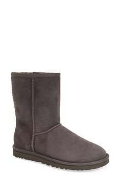 ugg boots Classic short brun ugg boots Classic short brun