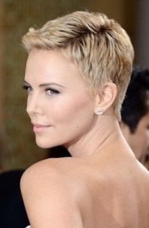 Une coupe de cheveux long femme Une coupe de cheveux long femme