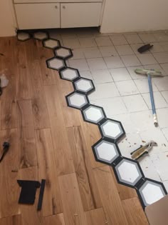 Pose des carreaux de ciments au sol. Devis gratuit sur www.gares-conception.com