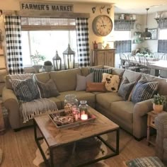 Home Décor, Farmhouse Living Room Furniture, Farmhouse Living Room Decor Ideas, Farmhouse Decor Living Room, Modern Farmhouse Living Room Decor, Modern Farmhouse Living Room, Rustic Farmhouse, Cozy Living Rooms