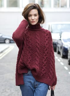 Уютный oversize: 5 образов с большим теплым свитером – Woman & Delice
