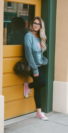 hot pink converse outfits