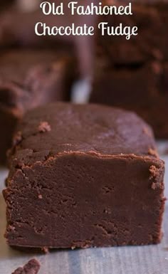 Old Fashioned Chocolate Fudge, creamy and slightly crumbly this melt in your mouth #homemade #chocolate #fudge is the best.