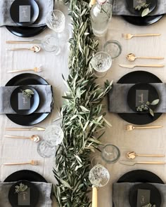the perfect place setting for thanksgiving christmas new years or any dinner party - Halloween Place Settings the perfect place setting for thanksgiving christmas new years or any dinner party - Halloween Place Settings