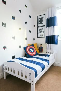 Clic Boys Room 12 Amazing Kids Bedrooms Children S Bedroom Chambre Ado Theme Batman Super Héro Lit Avec Les Symboles De Captain Amérique