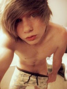 Lesbian miley cyrus porn gif Pics of naked hot emo guys