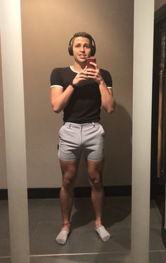 selfue conos una erección en los pantalones