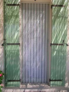 Rideau de porte en chaînette aluminium anodisé. Moderne, décoratif ... Rideau de porte en chaînette aluminium anodisé. Moderne, décoratif ...