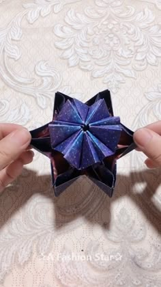 Origami Diy, Origami Simple, Paper Crafts Origami, Origami Ideas, Origami Folding, Origami Boxes, Dollar Origami, Origami Ball, Oragami