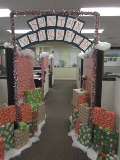 b81daf2501efbb5d41364f6f61819870jpg 736981 office xmas decorations christmas party decorations - Christmas Themes For Work b81daf2501efbb5d41364f6f61819870jpg 736981 office xmas decorations christmas party decorations - Christmas Themes For Work