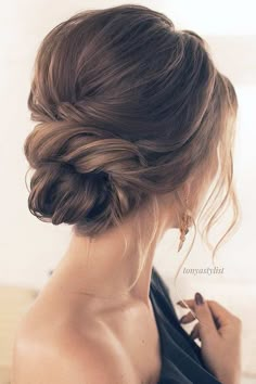 Winter is upon us, so trendy winter hairstyles for holidays and every day are a must now. At this time of the year, you really won’t have time for braids and some tricky ‘dos, for which you need to waste half of your morning routine. #hairstyles #longhairstyles Hair Updos, Low Bun Hairstyles