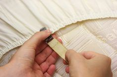 easy fix to make your fitted sheet stay put no more annoying how to keep fitted sheets on bed diy