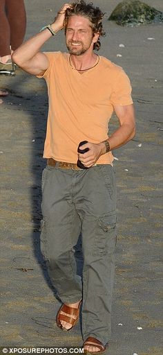 270 Ideas De El Hombre Mas Feo Que Guapo Hombres Gerard Butler