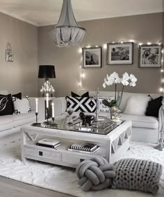 Living room style Coffee table style & color Different pillow colors Living Room Design Decor, Living Room Grey, Living Design, Interior Design Living Room, Home Living Room, Living Room Designs, House Interior, Modern Interior