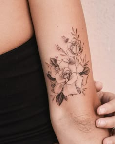 Gardenias & bees for Falyn 💐 . . . . #iristattoo #colortattoo #minimaltattoos #tat #tattrx #tatuaje #equilattera #tattoodo #tattooist… Neue Tattoos, Bild Tattoos, Floral Tattoo Design, Flower Tattoo Designs, Flower Tattoos, Iris Tattoo, Cool Tattoos For Girls