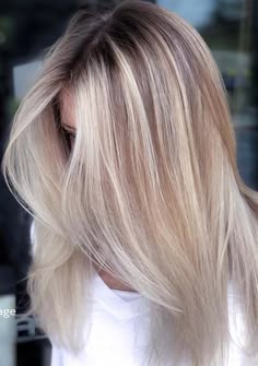 23 Best Of Balayage Hair Colors & Highlights for 2018. See here the most stunning ideas of balayage hair colors and highlights to get most amazing hair color looks in 2018. We have made a collection of stunning trends of various hair colors including balayage hair colors for every woman and girls in 2018. Trendy Hair Color, Cool Hair Color, Hair Color Trends, Hair Trends, Hair Colors, Ombre Hair Color