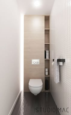 Design piccolo bagno moderno: lungo e stretto, che risulta molto funzionale e originale. Una parete in legno con varie nicchie offre lo spazio per mettere diversi oggetti ma anche per ospitare un sistema di illuminazione a led tutta altezza e nascondere il sistema Geberit del water - pavimento nero e rivestimento bianco in mosaico Toilet, Cloakroom